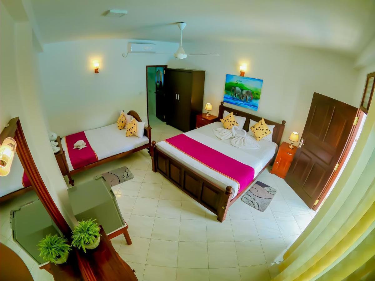 Villa De White Sambur ヒッカドゥワ エクステリア 写真