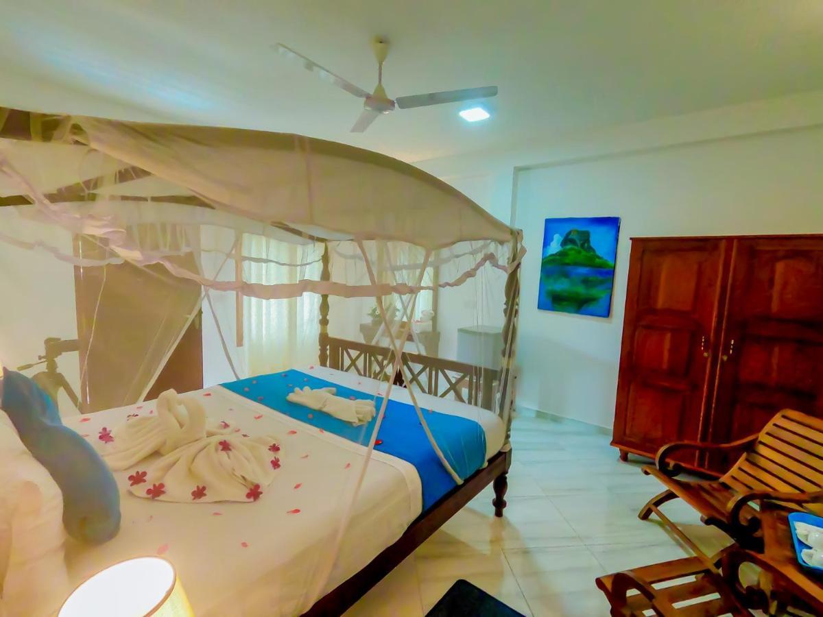 Villa De White Sambur ヒッカドゥワ エクステリア 写真