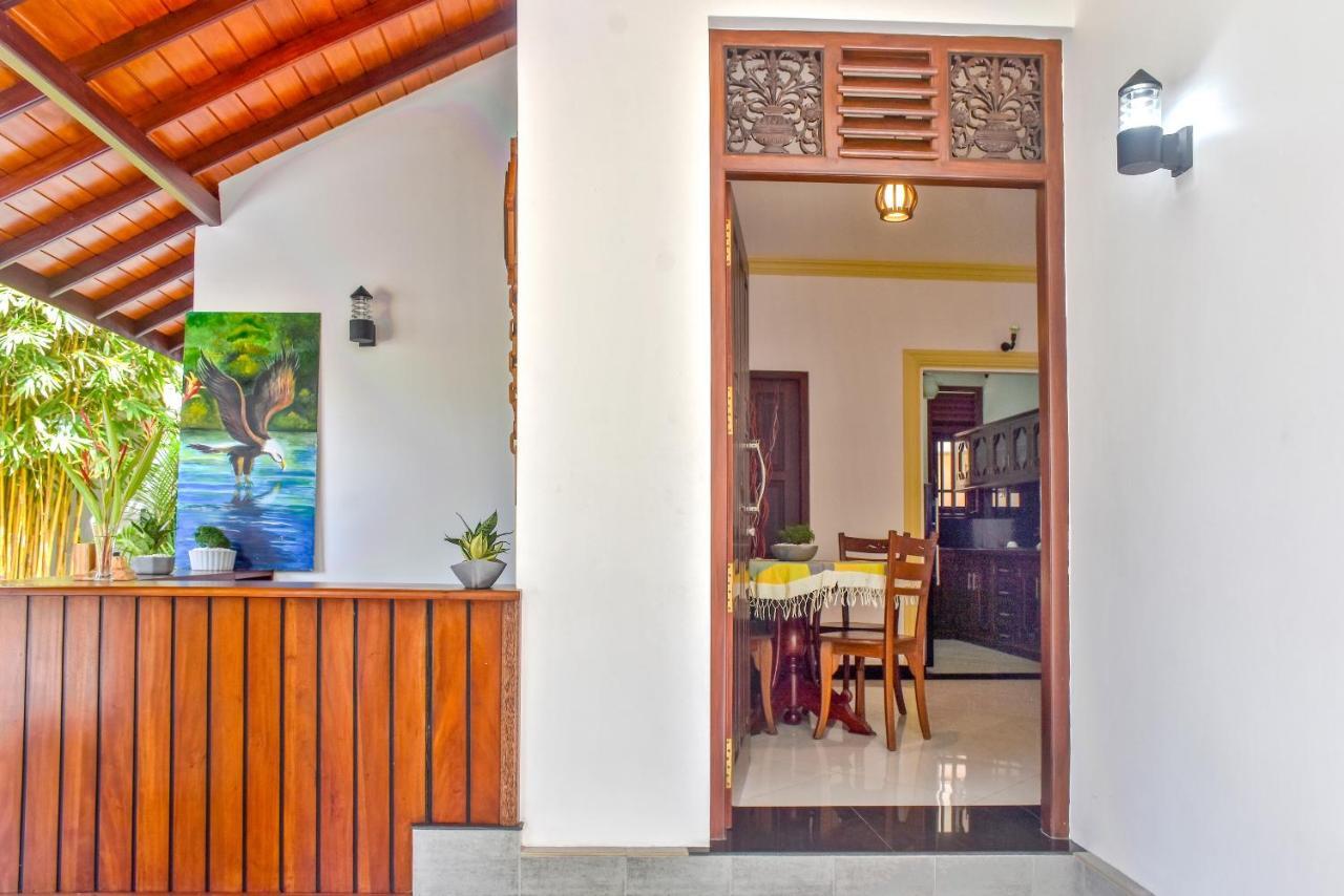 Villa De White Sambur ヒッカドゥワ エクステリア 写真