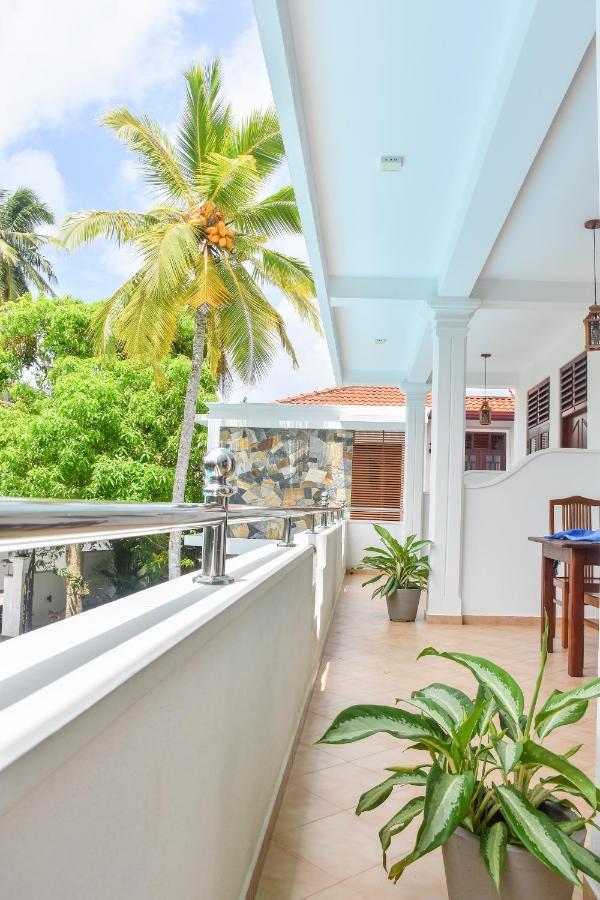Villa De White Sambur ヒッカドゥワ エクステリア 写真