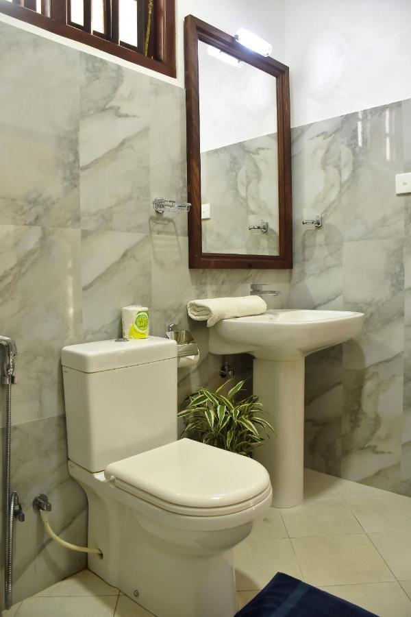 Villa De White Sambur ヒッカドゥワ エクステリア 写真