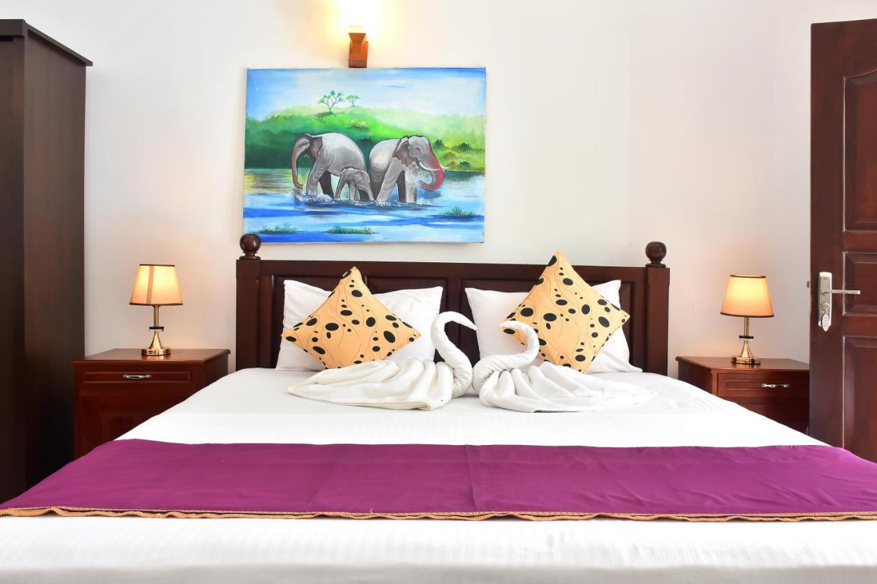 Villa De White Sambur ヒッカドゥワ エクステリア 写真