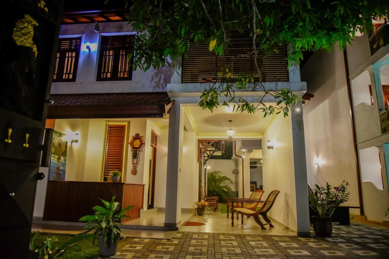 Villa De White Sambur ヒッカドゥワ エクステリア 写真