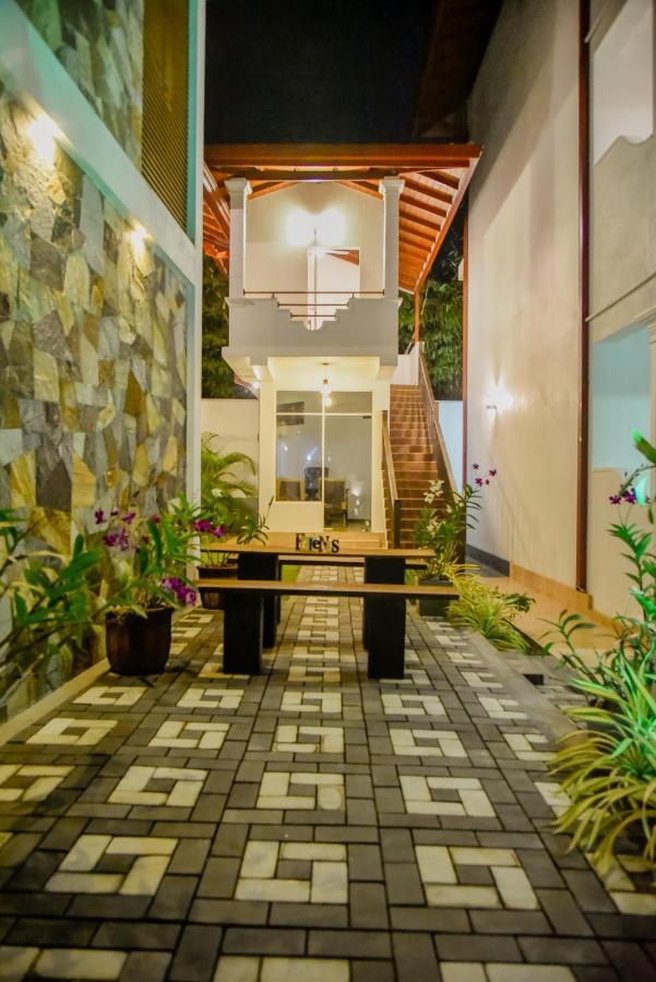 Villa De White Sambur ヒッカドゥワ エクステリア 写真