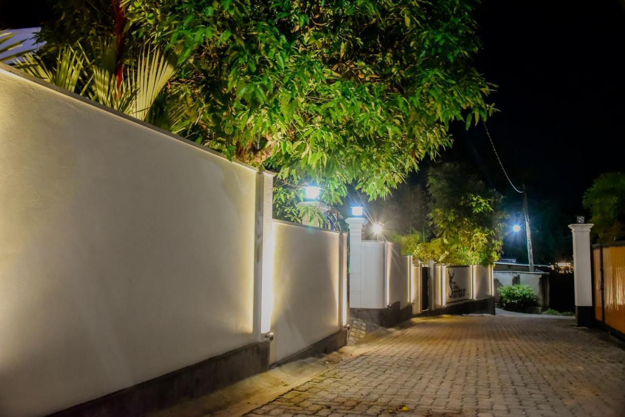 Villa De White Sambur ヒッカドゥワ エクステリア 写真