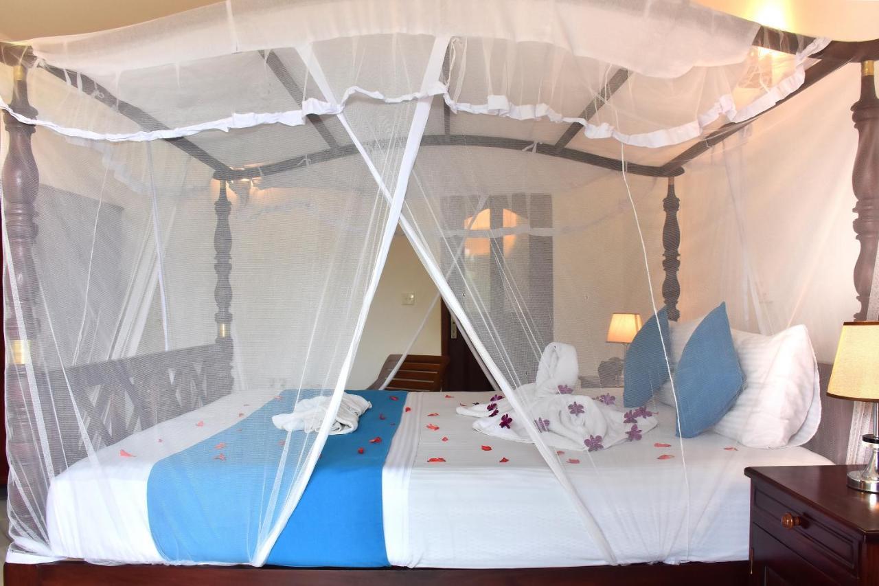 Villa De White Sambur ヒッカドゥワ エクステリア 写真