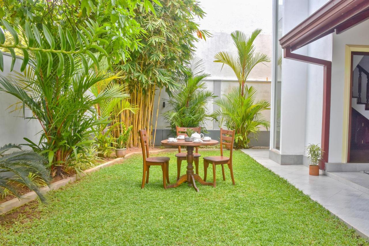 Villa De White Sambur ヒッカドゥワ エクステリア 写真